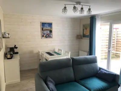 Coin salon dans l'établissement Charmante maisonette