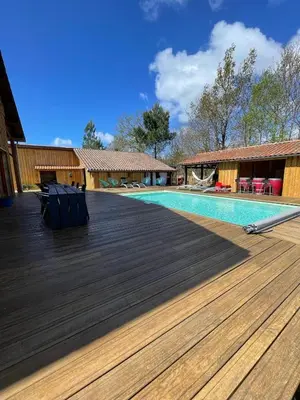Piscine de l'établissement Le Chalet de Nino ou située à proximité
