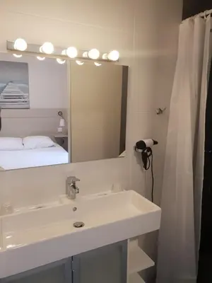Salle de bains dans l'établissement Hotel Cote et Lac