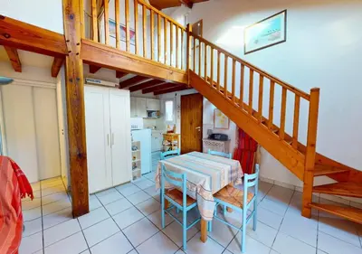 Cuisine ou kitchenette dans l'établissement LES ESTIVALES - Maison mitoyenne pour 4 personnes