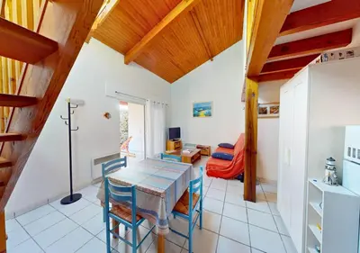 Cuisine ou kitchenette dans l'établissement LES ESTIVALES - Maison mitoyenne pour 4 personnes