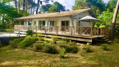 Jardin de l'établissement Villa avec piscine sur le golf entre lac et Océan