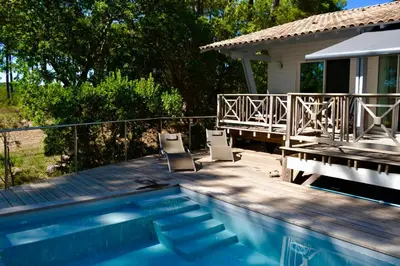 Piscine de l'établissement Villa avec piscine sur le golf entre lac et Océan ou située à proximité