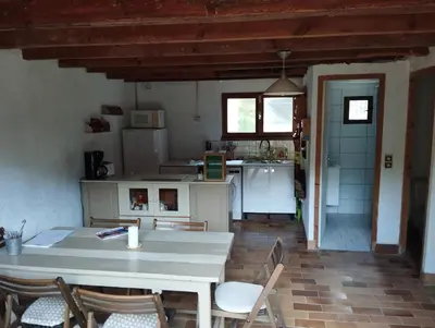 Cuisine ou kitchenette dans l'établissement grange aménagée