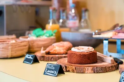 Nourriture dans l'hôtel ou à proximité