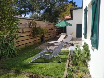 Jardin de l'établissement Charming villa near Hossegor golf and lake