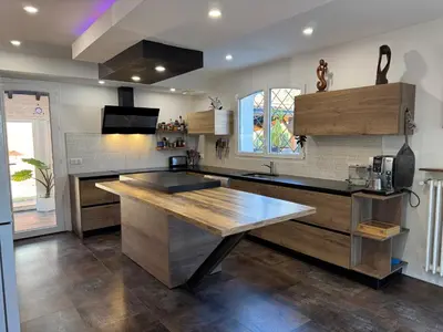 Cuisine ou kitchenette dans l'établissement Villa Landaise, 10 minutes des plages
