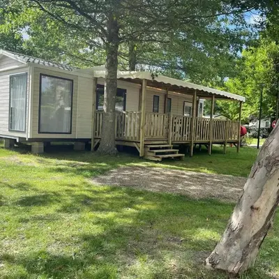Mobilhome bord du lac