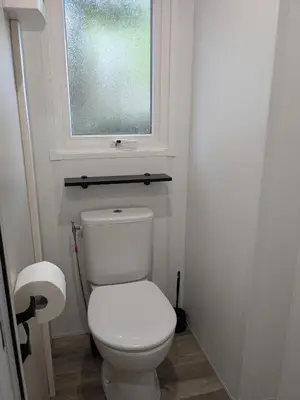 Salle de bains dans l'établissement Mobil Home 205 6 à 8 personnes