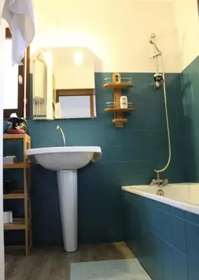 Salle de bains dans l'établissement Studio avec jardinet Mimizan plage