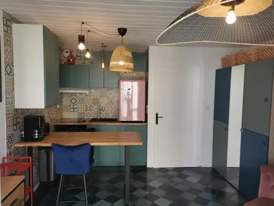 Cuisine ou kitchenette dans l'établissement Capbreton plage centrale Vue Mer Appart Parking
