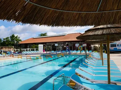 Piscine de l'établissement Natuara - L'horizon du lac - Wifi inclu ou située à proximité