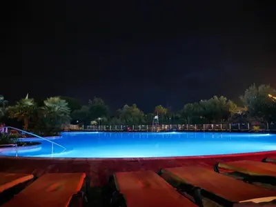 Piscine de l'établissement Natuara - L'horizon du lac - Wifi inclu ou située à proximité