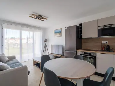 Cuisine ou kitchenette dans l'établissement Beau T2 Neuf avec Jardinet, Parking et WIFI à Mimizan - FR-1-50-153