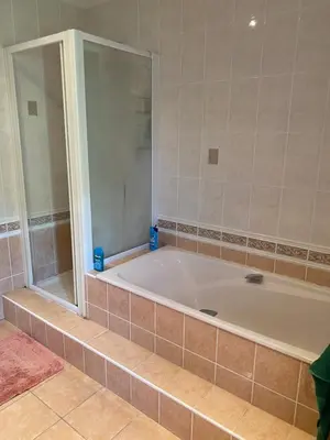 Salle de bains dans l'établissement Domaine de Beauregard