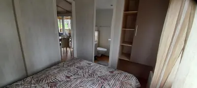 Un ou plusieurs lits dans un hébergement de l'établissement Bungalow Natherem, 3ch dont 1 suite parentale, 2 sdb à Saint Julien en Born dans camping 4 étoile