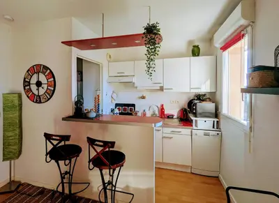 Cuisine ou kitchenette dans l'établissement Refuge du pilote tout équipé au calme avec balcon