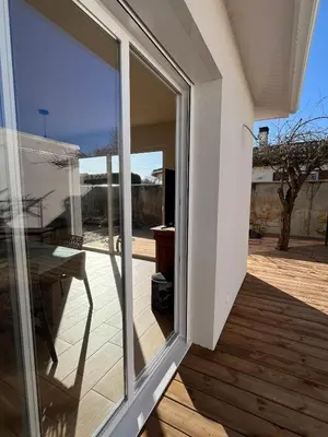 Balcon ou terrasse dans l'établissement Maison familiale piscine 3 chambres Gujan-Mestras !