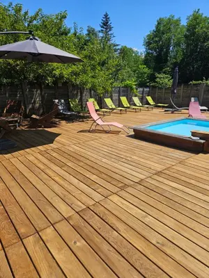 Piscine de l'établissement Camping familial les Chalets d'Uza ou située à proximité