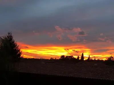 Lever ou coucher de soleil vu de l'appartement ou à proximité