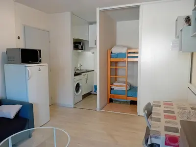 Cuisine ou kitchenette dans l'établissement Appartement fonctionnel à Seignosse Plages, parking gratuit - FR-1-239-1096
