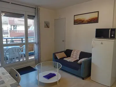 Cuisine ou kitchenette dans l'établissement Appartement fonctionnel à Seignosse Plages, parking gratuit - FR-1-239-1096