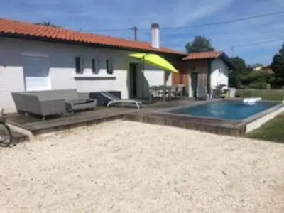 Piscine de l'établissement Maison famille avec piscine, Wi-Fi et parking à Gujan-Mestras - FR-1-319-583 ou située à proximité
