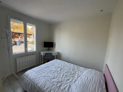 Un ou plusieurs lits dans un hébergement de l'établissement Maison famille avec piscine, Wi-Fi et parking à Gujan-Mestras - FR-1-319-583