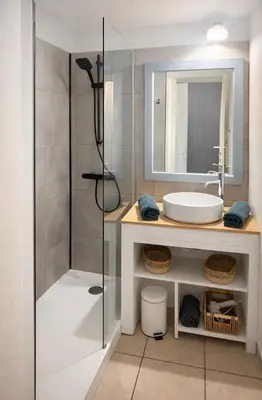 Salle de bains dans l'établissement BISCARROSSE Charmant T2 Au cœur du Golf avec piscine Entre Lac et Océan - Ménage & linge inclus