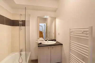 Salle de bains dans l'établissement Résidence Goélia le Domaine des Dunes