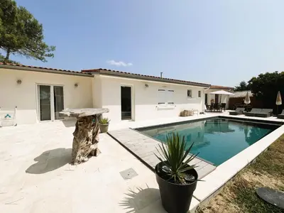 Piscine de l'établissement Nouveau! Villa Bahia, Piscine chauffée, Plage à 400m ou située à proximité