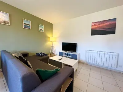 Télévision ou salle de divertissement dans l'établissement Les Gemmeurs - T2 proche du lac