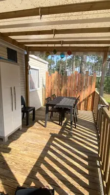 Balcon ou terrasse dans l'établissement MH 542 Spacieux 40m2 avec 2 chambres 1 salle de bain dans Camping 4 étoiles