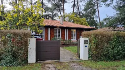 Jardin de l'établissement CAPBRETON. Villa ALAMEAT avec 3 chambres .Climatisation. Wifi gratuit.