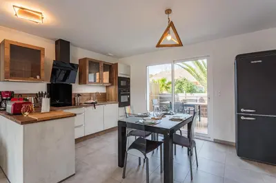 Cuisine ou kitchenette dans l'établissement Villa Kaino 2 - Climatisée avec piscine