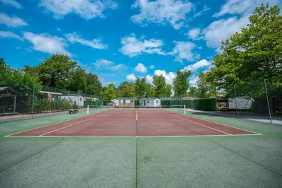 Tennis ou squash au sein de le camping ou à proximité