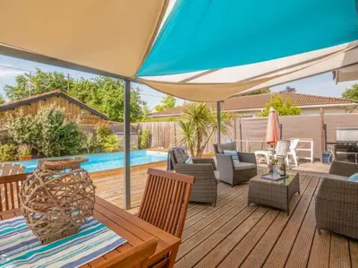 Piscine de l'établissement Kerkokos Maison familiale avec piscine ou située à proximité