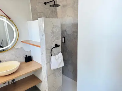 Salle de bains dans l'établissement Studio Ekoh, centre de Dax