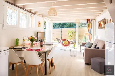 Coin salon dans l'établissement Maison de vacances à Biscarrosse lac pour 6 personnes