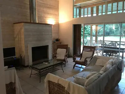 Coin salon dans l'établissement Villa 5 bedrooms 4 bathrooms large swimming pool