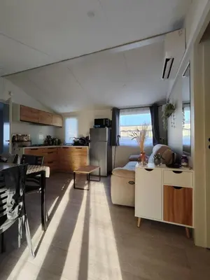Cuisine ou kitchenette dans l'établissement Mobilehome cosy