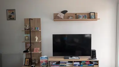 Télévision ou salle de divertissement dans l'établissement Appartement avec jardin proche de l'océan