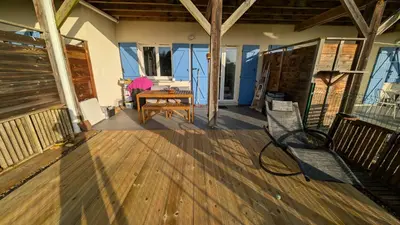 Balcon ou terrasse dans l'établissement Appartement avec jardin proche de l'océan