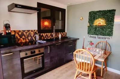 Cuisine ou kitchenette dans l'établissement La Suite romantique des Chatons