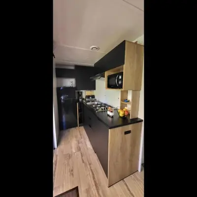 Cuisine ou kitchenette dans l'établissement Mobil Home Premium 3 ch Camping 5 Biscarrosse Mayotte F63