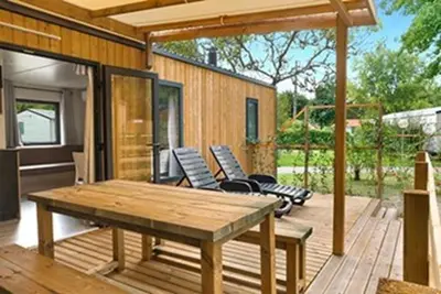 Balcon ou terrasse dans l'établissement Mobil Home Premium 3 ch Camping 5 Biscarrosse Mayotte F63