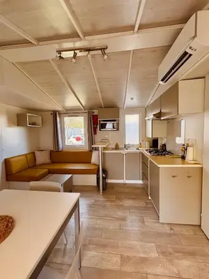 Cuisine ou kitchenette dans l'établissement Le 510 mobil-home