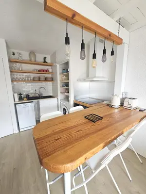 Cuisine ou kitchenette dans l'établissement Appartement front de mer avec balcon vue Océan !