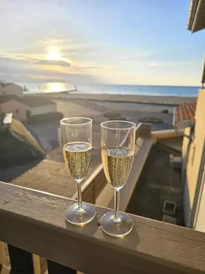 Boissons dans l'établissement Appartement front de mer avec balcon vue Océan !
