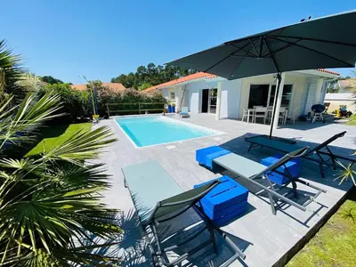 Piscine de l'établissement Biscaraibes ou située à proximité